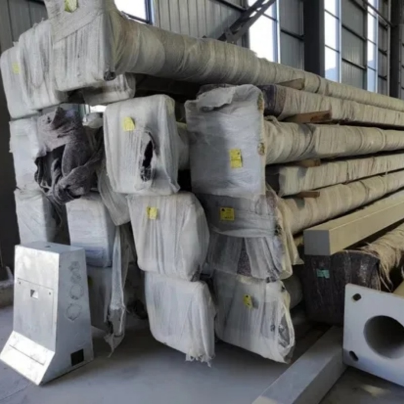 Durable Q235 Light Pole for Outdoor Use in Harsh Weather